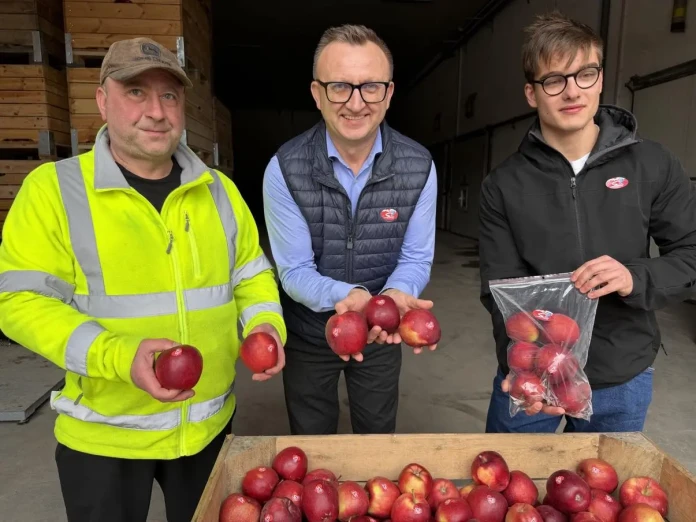 JABŁKA Z SERDUSZKIEM NA WALENTYNKI (1) JABŁKA Z SERDUSZKIEM NA WALENTYNKI (1)
