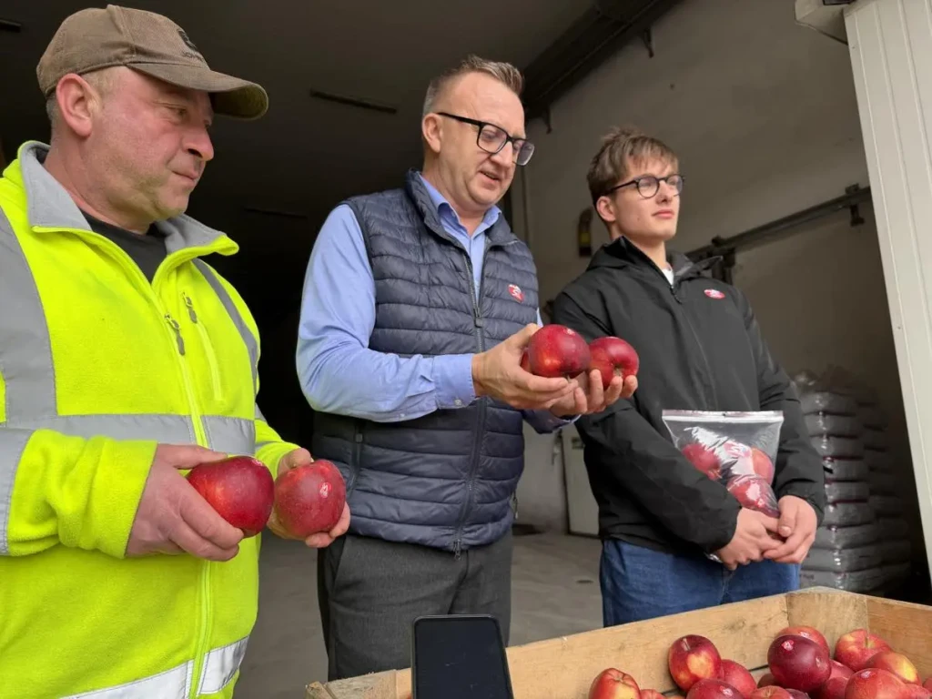 JABŁKA Z SERDUSZKIEM NA WALENTYNKI 2026 1 JABŁKA Z SERDUSZKIEM NA WALENTYNKI (3)