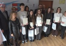 MŁODZIEŻ ODEBRAŁA STYPENDIA PREMIERA – W SANDOMIERZU WYRÓŻNIONO NAJLEPSZYCH UCZNIÓW