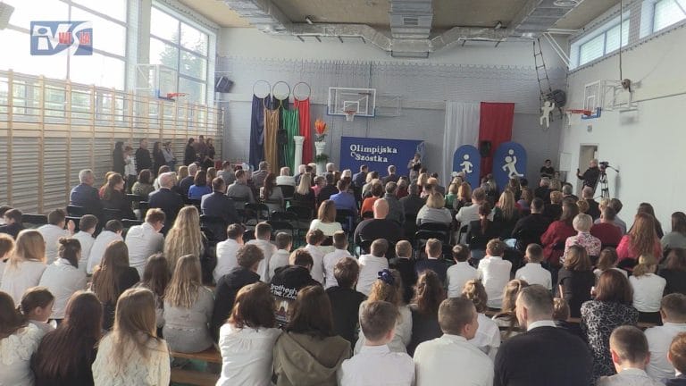 „SZÓSTKA” WRESZCIE SIĘ DOCZEKAŁA – UROCZYSTE OTWARCIE SALI GIMNASTYCZNEJ W MIECHOCINIE