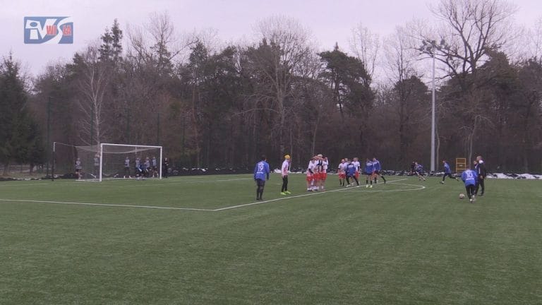 STAL CHCE POWALCZYĆ O AWANS – PRZYGOTOWANIA PIŁKARZY Z NOWEJ DĘBY