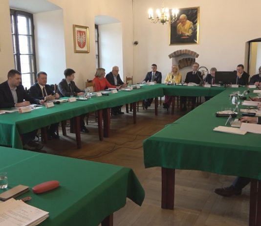 MAŁA ULICA Z WIELKIM PATRONEM – W SANDOMIERZU UPAMIĘTNIONO DR STANISŁAWA KRAWCZYŃSKIEGO