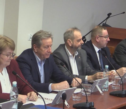 ROZMOWY O ŁĄCZENIU SZPITALI – CO DALEJ Z LECZNICĄ W NOWEJ DĘBIE?