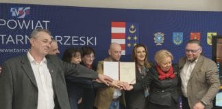 POWIAT TARNOBRZESKI Z DOFINANSOWANIEM – W GORZYCACH POWSTANIE NOWOCZESNE LODOWISKO