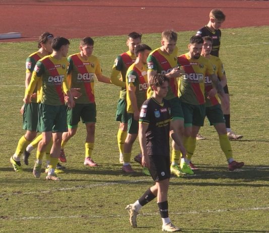 KLĘSKA PIŁKARZY SIARKI TARNOBRZEG – ZDECYDOWANA WYGRANA SOKOŁA KOLBUSZOWA DOLNA