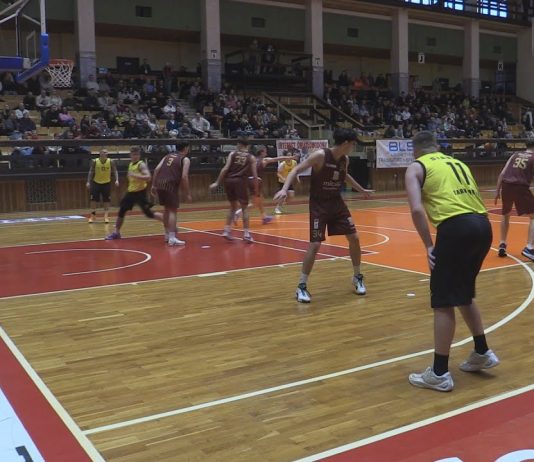 PEWNA WYGRANA SIARKI TARNOBRZEG – KOSZYKARZE POKONALI RESOVIĘ RZESZÓW