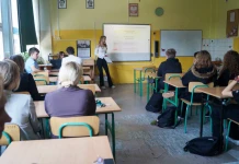 „Echo Ciszy”. Młodzież z tarnobrzeskiego „Kopernika” walczy z problemami z psychiką młodzieży w szkołach Echo Ciszy-3