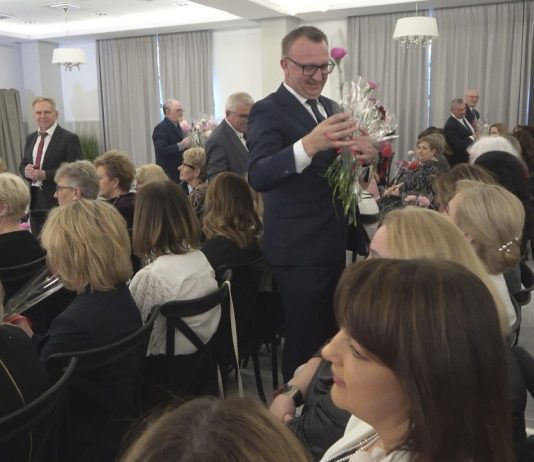 UROKI SANDOMIERSZCZYZNY – POWIATOWY DZIEŃ KOBIET W DWIKOZACH