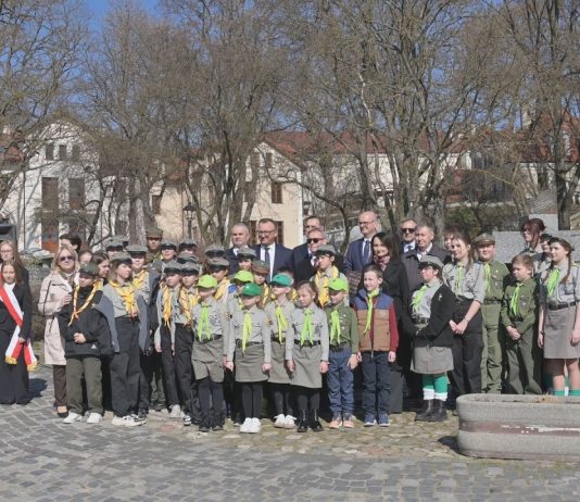 DZIEŃ PAMIĘCI W SANDOMIERZU – ODDALI HOŁD OFIAROM NIEMIECKIEGO TERRORU