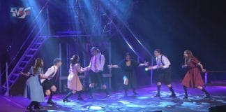 PORUSZAJĄCE WIDOWISKO NA SCENIE – PREMIERA MUSICALU „PRZEBUDZENIE WIOSNY”