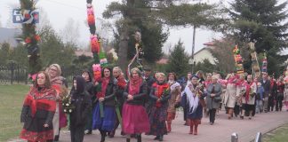 W GRĘBOWIE DBAJĄ O TRADYCJE – UROCZYSTE OBCHODY NIEDZIELI PALMOWEJ