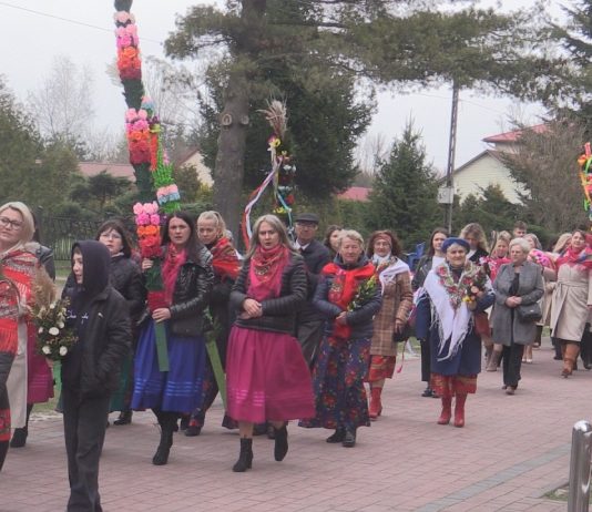 W GRĘBOWIE DBAJĄ O TRADYCJE – UROCZYSTE OBCHODY NIEDZIELI PALMOWEJ