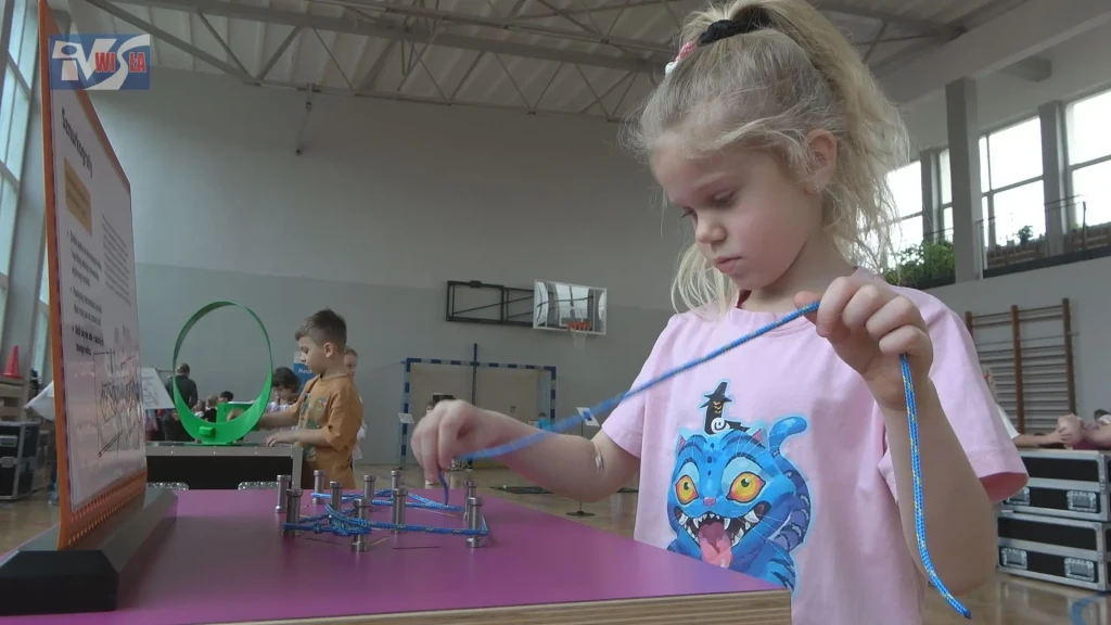 NAUKOBUS - NAUKA PRZEZ ZABAWĘ - SP NR 2 W GORZYCACH 4 NAUKOBUS W GORZYCACH (10)