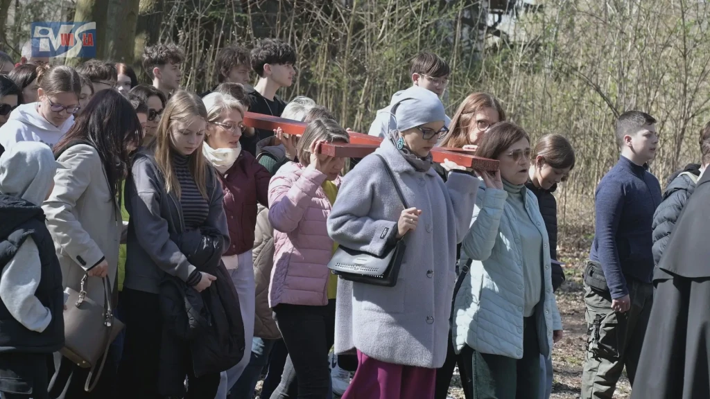 DROGA KRZYŻOWA W PARKU DZIKOWSKIM (2)