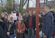 DROGA KRZYŻOWA W PARKU DZIKOWSKIM – WIELKI PIĄTEK W TARNOBRZEGU DROGA KRZYŻOWA W PARKU DZIKOWSKIM