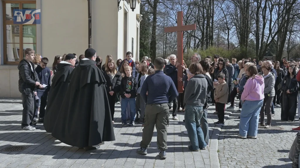 DROGA KRZYŻOWA W PARKU DZIKOWSKIM (5)