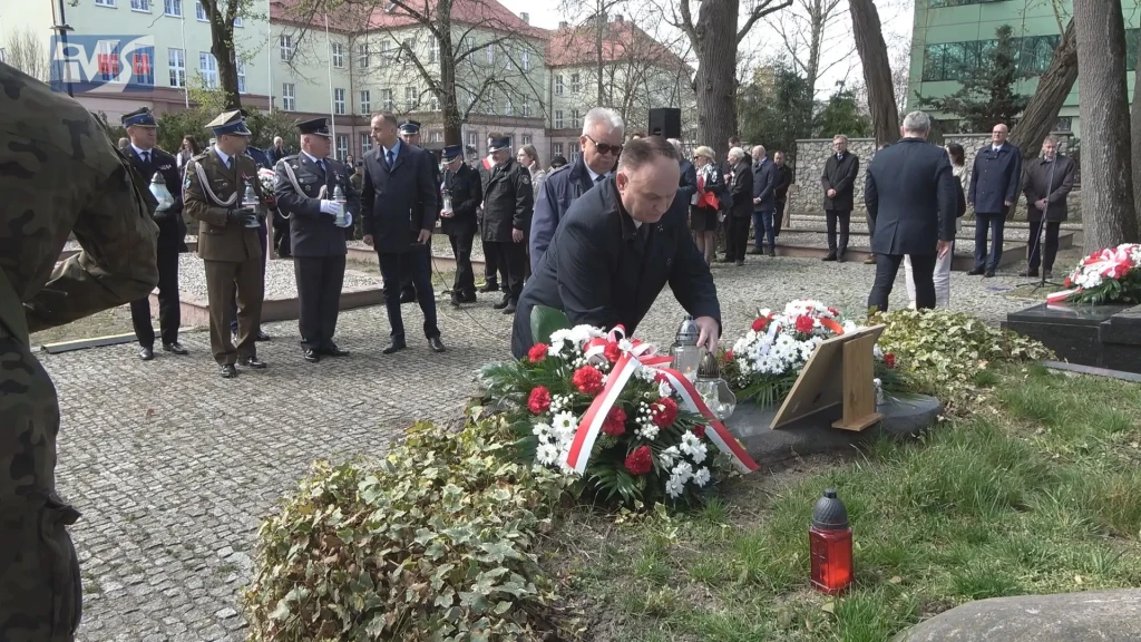 DZIEŃ PAMIĘCI OFIAR ZBRODNI KATYŃSKIEJ 1940 8 Dzień Pamięci Ofiar Zbrodni Katyńskiej 1940 (6)