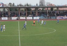 PIŁKARZE WISŁY SANDOMIERZ BEZ PUNKTÓW – ZWYCIĘSTWO MŁODEJ DRUŻYNY ZE STARACHOWIC