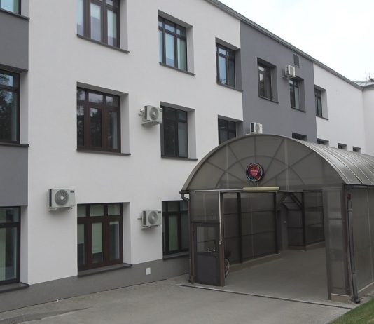 EMOCJE WOKÓŁ SZPITALA POWIATOWEGO – PORODÓWKA W NOWEJ DĘBIE MA ZOSTAĆ ZAMKNIĘTA