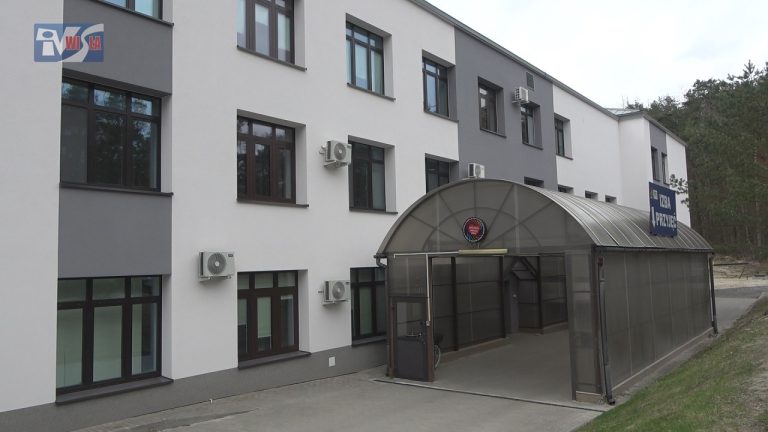 EMOCJE WOKÓŁ SZPITALA POWIATOWEGO – PORODÓWKA W NOWEJ DĘBIE MA ZOSTAĆ ZAMKNIĘTA