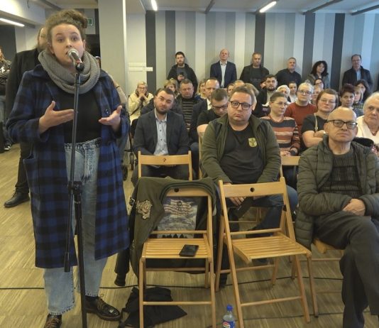 BURZLIWA SESJA W NOWEJ DĘBIE – CO DALEJ Z PORODÓWKĄ W SZPITALU POWIATOWYM?