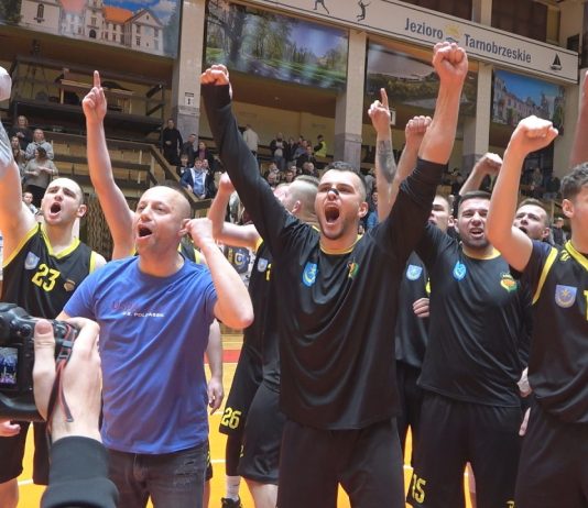 KOMPLET WYGRANYCH SIARKI TARNOBRZEG – KOSZYKARZE ZAGRAJĄ O AWANS DO II LIGI