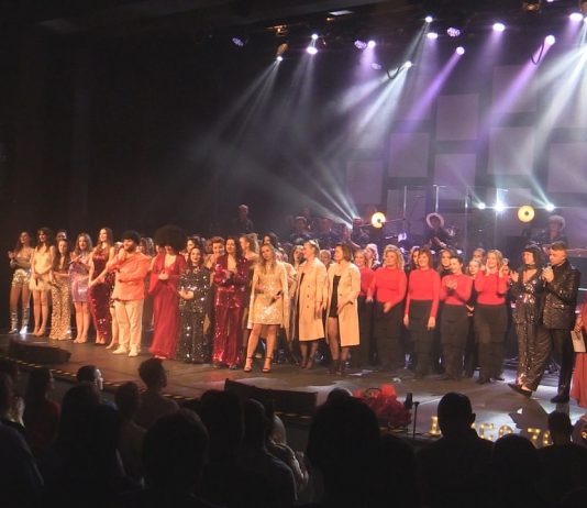 GORĄCE RYTMY DISCO W ROLI GŁÓWNEJ – PORYWAJĄCY KONCERT W TARNOBRZESKIM DOMU KULTURY