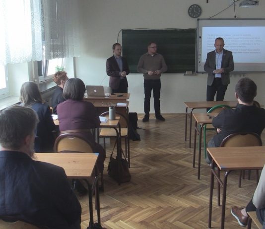 SZKOŁY KONTRA SMARTFONY – NOWE ZASADY W GMINIE BARANÓW SANDOMIERSKI