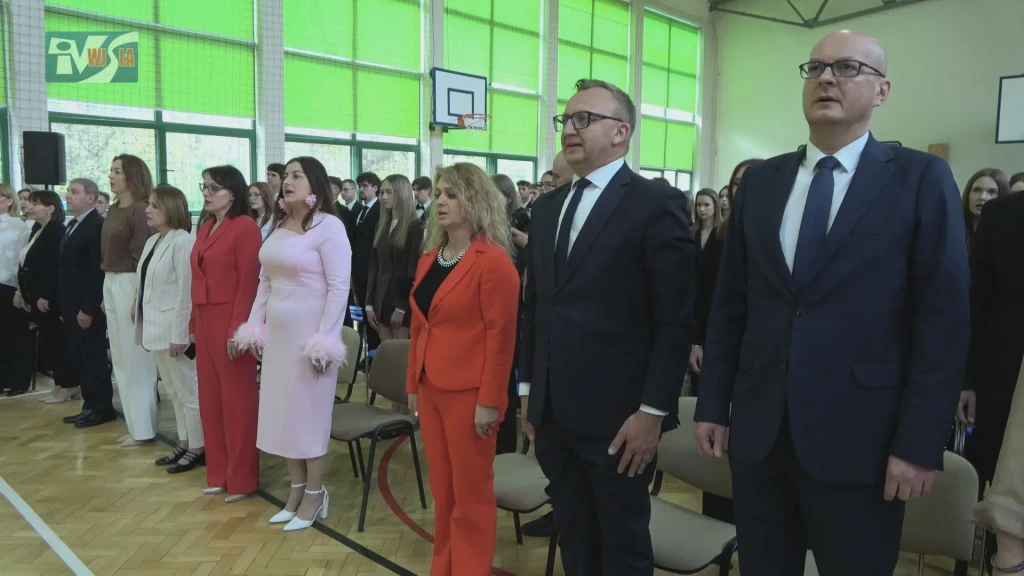 POŻEGNANIE MATURZYSTÓW W II LO W SANDOMIERZU (1)