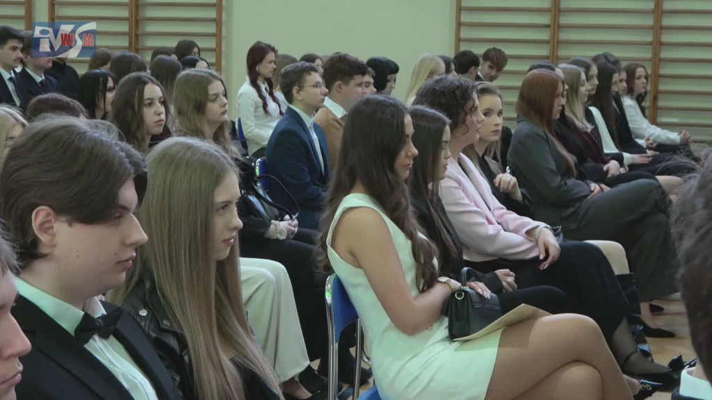 POŻEGNANIE MATURZYSTÓW W II LO W SANDOMIERZU (2)