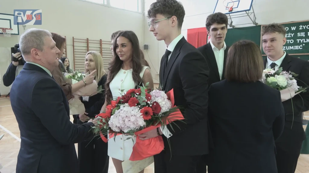 POŻEGNANIE MATURZYSTÓW W II LO W SANDOMIERZU (7)