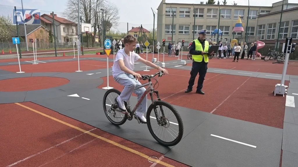 TURNIEJ BEZPIECZEŃSTWO W RUCHU DROGOWYM (9)