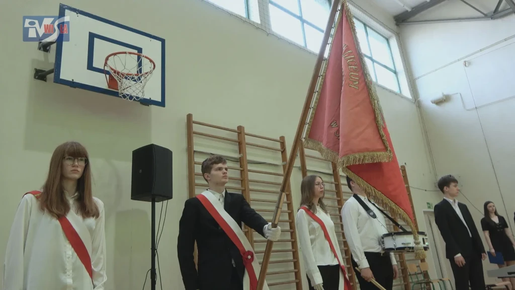 W SANDOMIERZU POŻEGNANO MATURZYSTÓW (6)