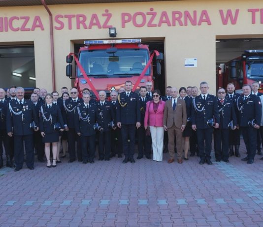 GMINNE OBCHODY DNIA STRAŻAKA – OCHOTNICY Z TRZEŚNI OTRZYMALI NOWY SAMOCHÓD