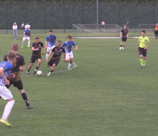FATALNY MECZ WISŁY SANDOMIERZ – PIŁKARZE LZS SAMBORZEC WYGRALI DERBY