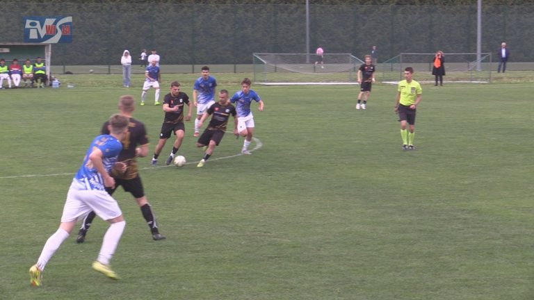 FATALNY MECZ WISŁY SANDOMIERZ – PIŁKARZE LZS SAMBORZEC WYGRALI DERBY