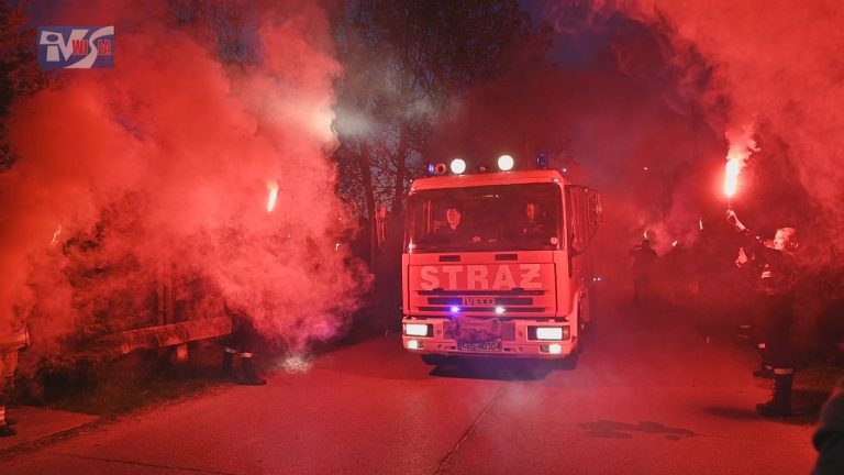 STRAŻACKIE ŚWIĘTO W SUCHORZOWIE – EFEKTOWNE POWITANIE NOWEGO SAMOCHODU