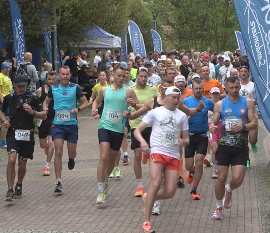ZACIĘTA RYWALIZACJA NA TRASACH – SANDOMIERSKIE BIEGI KWITNĄCYCH SADÓW