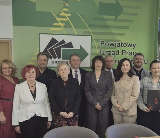 W TARNOBRZEGU PODPISALI POROZUMIENIA – POWIATOWY URZĄD PRACY WSPIERA EKONOMIĘ SPOŁECZNĄ