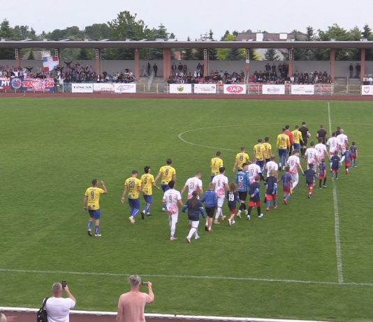 WISŁA SANDOMIERZ PRZEGRAŁA WAŻNY MECZ – NIDA PIŃCZÓW WYWALCZYŁA TRZY PUNKTY