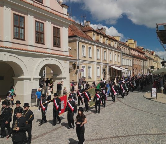 SANDOMIERZ MIASTEM SZCZĘŚCIA – KOMINIARZE Z CAŁEJ POLSKI ZAWITALI DO KRÓLEWSKIEGO MIASTA