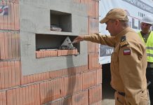 W TARNOBRZEGU WMUROWALI KAMIEŃ WĘGIELNY – NAD JEZIOREM POWSTAJE PODKARPACKIE CENTRUM RATOWNICTWA