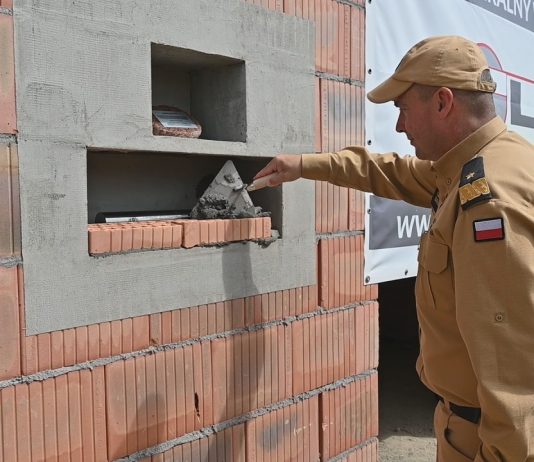W TARNOBRZEGU WMUROWALI KAMIEŃ WĘGIELNY – NAD JEZIOREM POWSTAJE PODKARPACKIE CENTRUM RATOWNICTWA