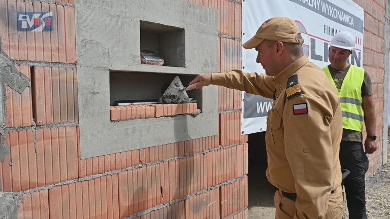 W TARNOBRZEGU WMUROWALI KAMIEŃ WĘGIELNY – NAD JEZIOREM POWSTAJE PODKARPACKIE CENTRUM RATOWNICTWA