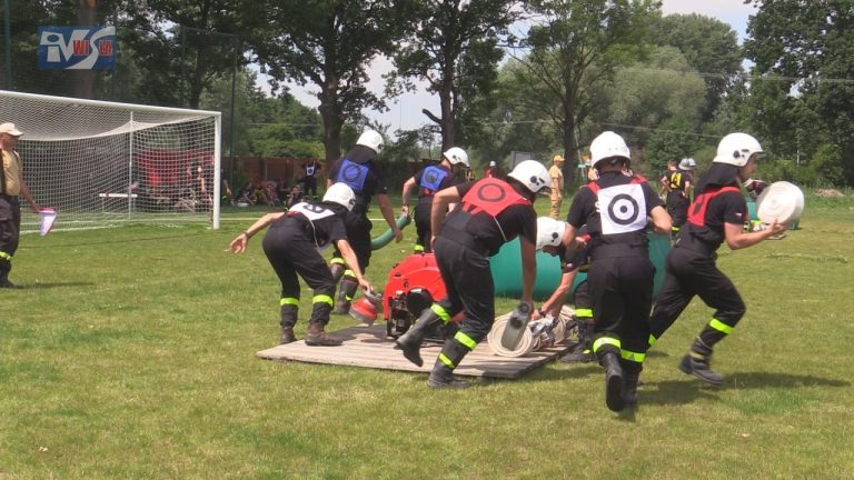 RYWALIZACJA NA DĘBOWEJ POLANIE – MIEJSKIE ZAWODY SPORTOWO-POŻARNICZE W ZAKRZOWIE