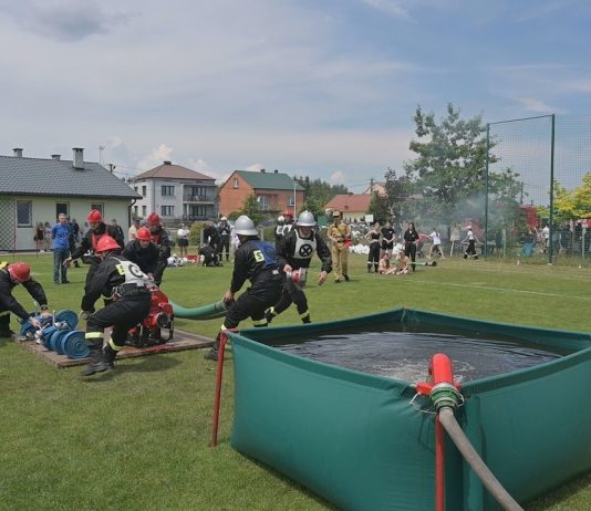 STRAŻACY SPRAWDZILI SWOJĄ FORMĘ – GMINNE ZAWODY SPORTOWO-POŻARNICZE W SOKOLNIKACH