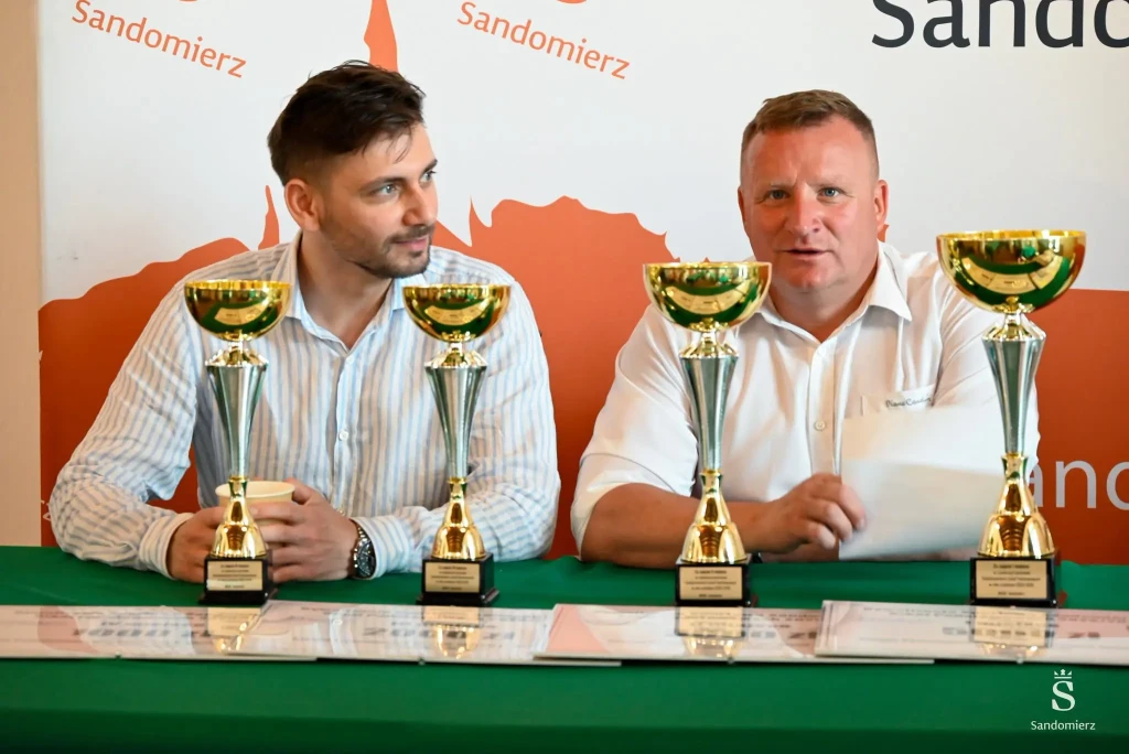 Uroczysta gala wręczenia nagród dla najlepszych uczniów szkół podstawowych za wybitne osiągnięcia w nauce i sporcie 5 Najlepsi - 03