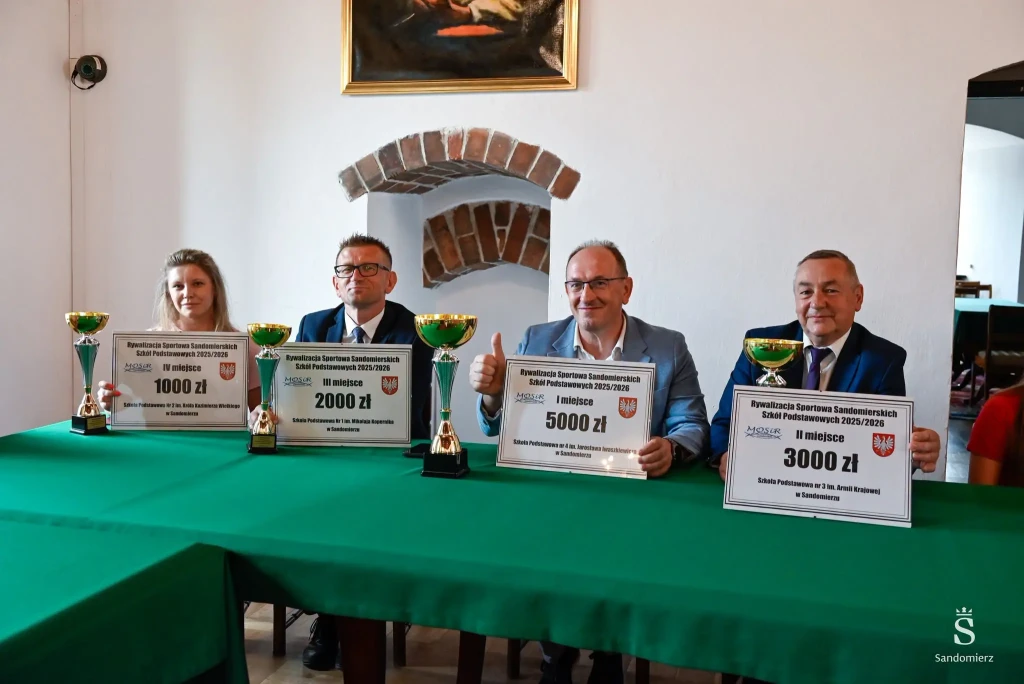 Uroczysta gala wręczenia nagród dla najlepszych uczniów szkół podstawowych za wybitne osiągnięcia w nauce i sporcie 6 Najlepsi - 04