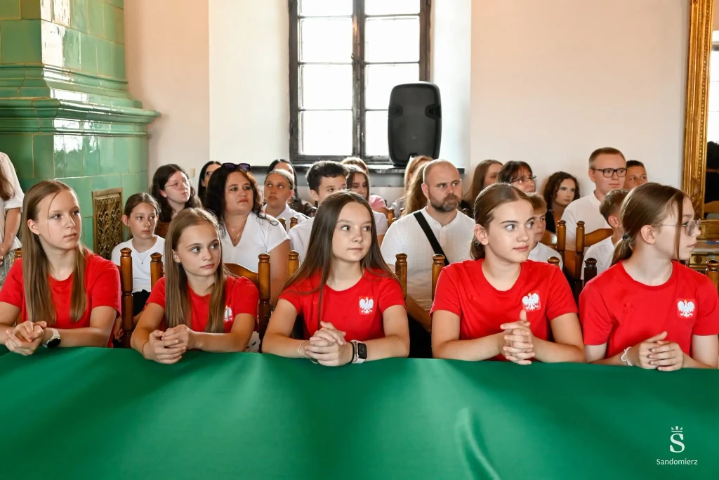 Uroczysta gala wręczenia nagród dla najlepszych uczniów szkół podstawowych za wybitne osiągnięcia w nauce i sporcie 3 Najlepsi - 06