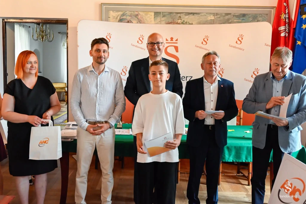 Uroczysta gala wręczenia nagród dla najlepszych uczniów szkół podstawowych za wybitne osiągnięcia w nauce i sporcie 9 Najlepsi - 08